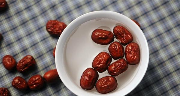 红枣的营养价值及每天最佳食用量（掌握干红枣食用的正确方法，更加健康美丽）