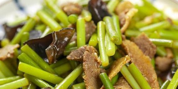 蒜苔需要去皮吗？解析蒜苔去皮的必要性与方法（蒜苔为什么需要去皮？如何正确去皮？）