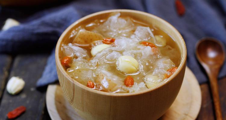 莲子成熟的时候（莲子的生长周期与采摘时间）
