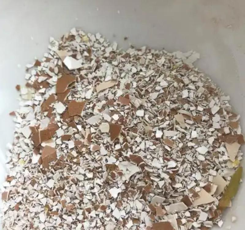 自制花肥发臭如何解决（消除自制花肥的臭味，让花园重焕清新）